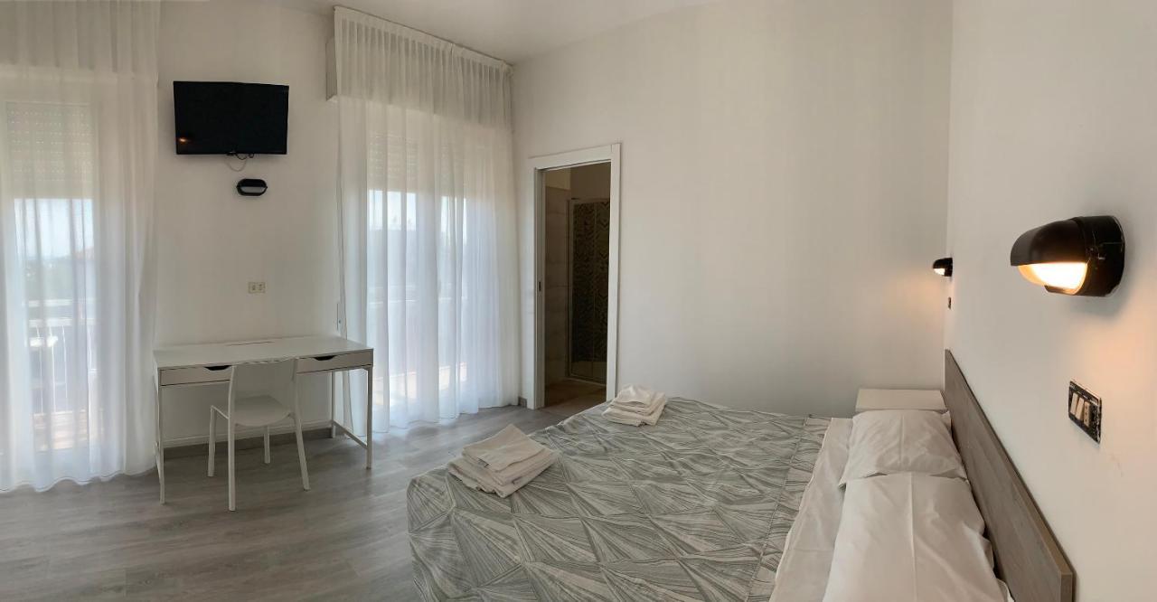 Hotel Laika Rimini Bagian luar foto