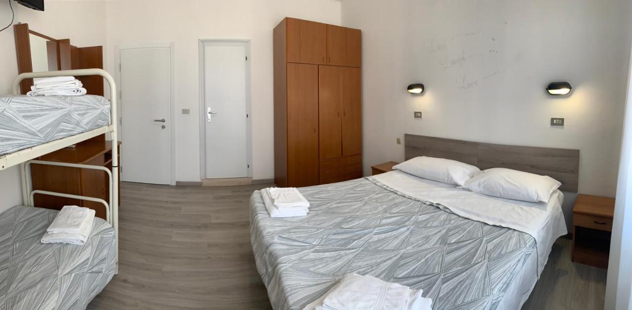 Hotel Laika Rimini Bagian luar foto