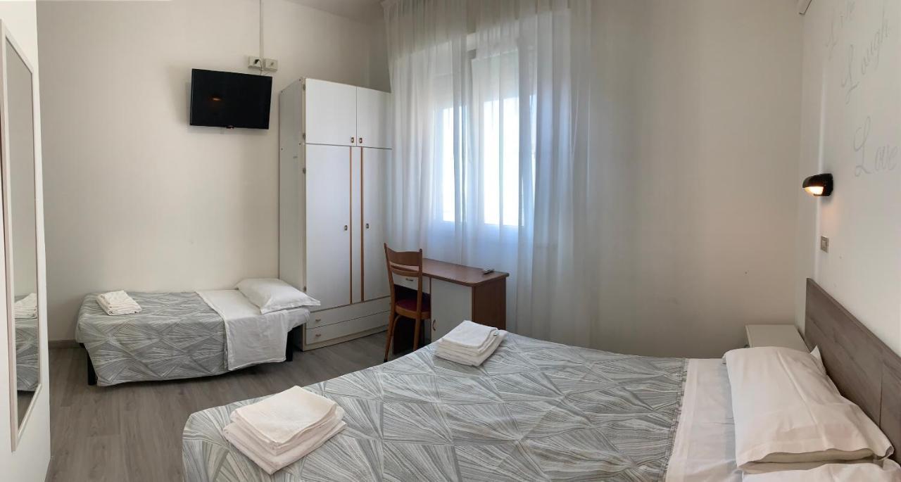 Hotel Laika Rimini Bagian luar foto